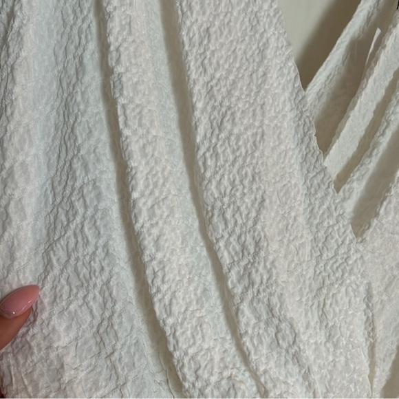 Zara White Textured V-Neck Bodysuit with Gold Rings - Picture 9 of 10